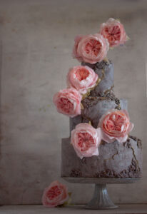 David Austin roses garden wafer paper wedding cake- Petite Pivoine Cakes